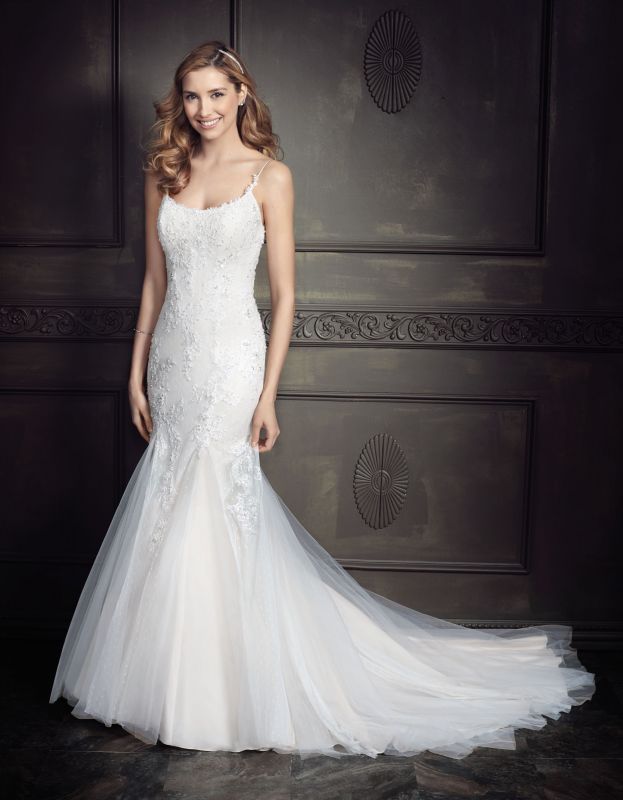 Robe de mariée  ELLA ROSA bohème en dentelle Aix en Provence modèle indisponible